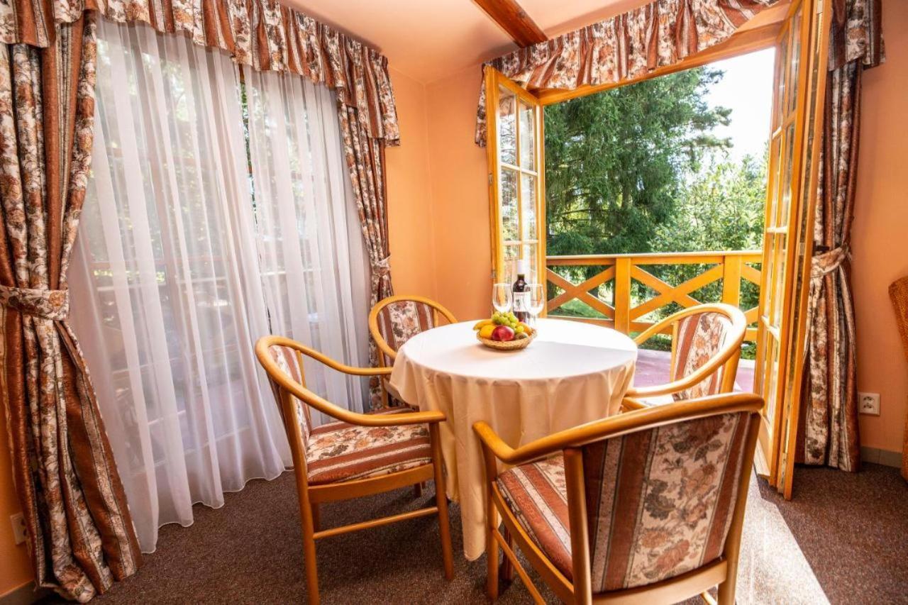 Hotel Na Jezere Horní Planá 外观 照片